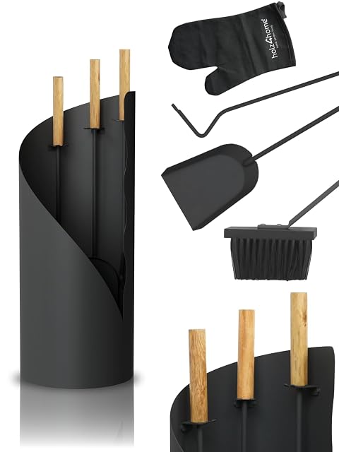 Ein grauschwarzes fünfteiliges Kaminbesteck mit Holzgriffen und einem beiliegenden Ofenhandschuh