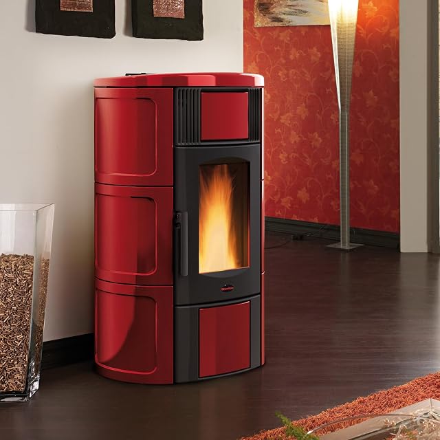 Mit bordeauxroter Majolika verkleideter Extraflame Iside Idro H15 wasserführender Pelletofen